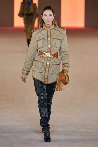 Look 13
